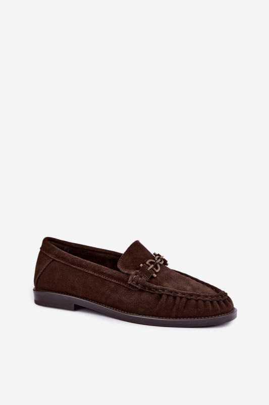 Veloursleder-Mokassin mit Zierde und Falten, braun