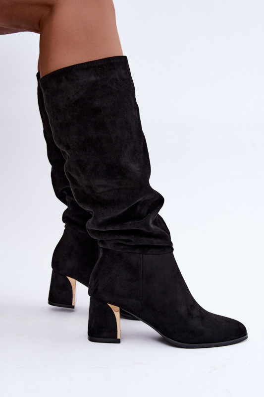 Schwarze Veloursstiefel mit Raffung und Blockabsatz