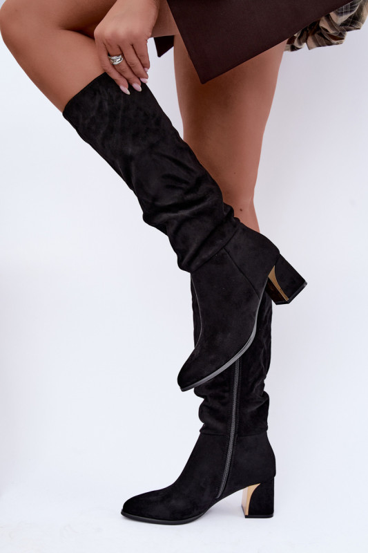 Schwarze Veloursstiefel mit Raffung und Blockabsatz