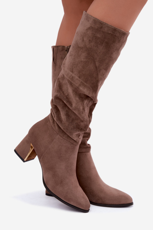 Beige gefütterte Stiefel mit Falten und Blockabsatz