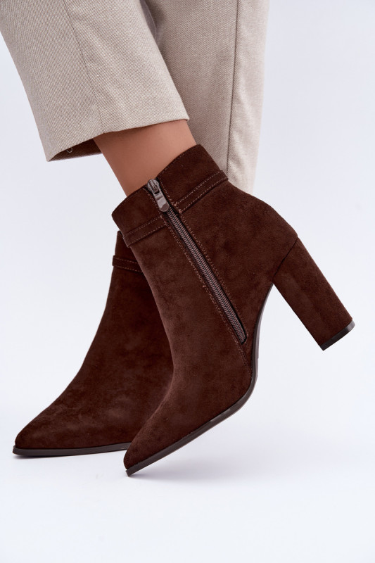 Stiefelette mit Blockabsatz und dekorativem Riemen, braun