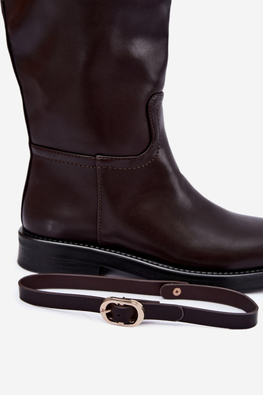 Stiefel mit flachem Absatz, Riemen und goldener Schnalle, braun