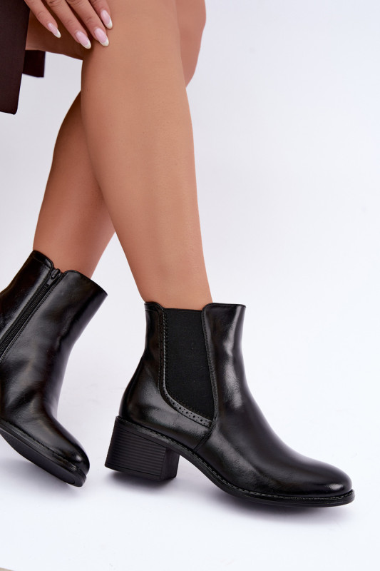 Schwarze Stiefelette aus Kunstleder mit Blockabsatz