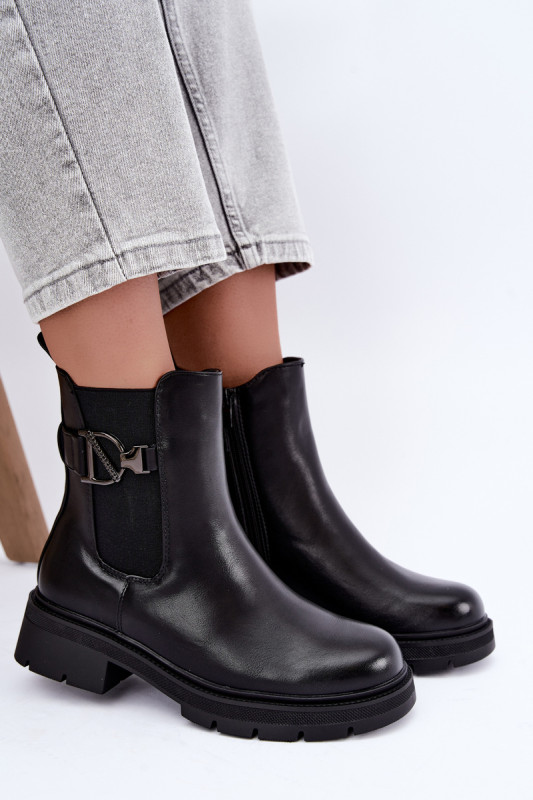 Gefütterte schwarze Stiefelette mit Zierde