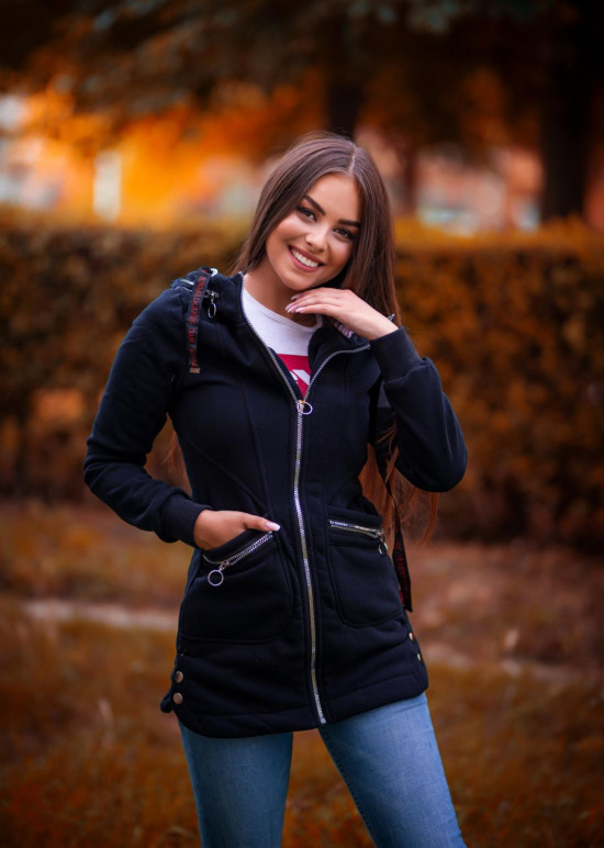 Verlängerte Sweatjacke mit Kapuze schwarz