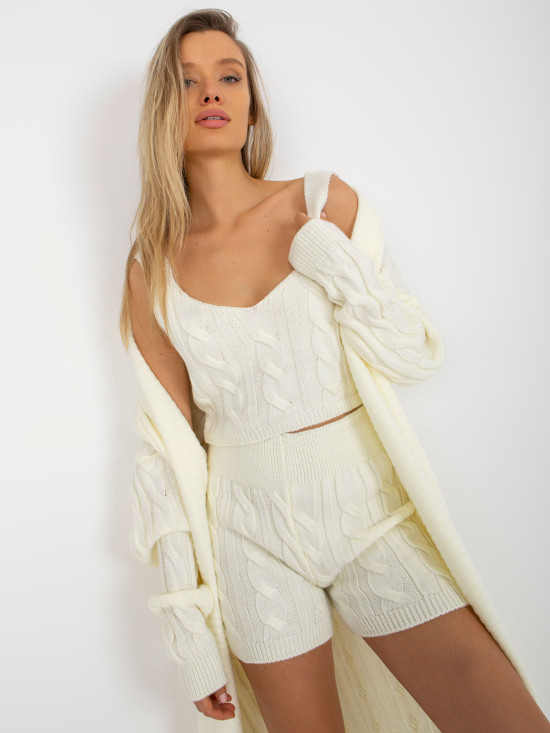 Ecru dreiteiliger Strickset mit Top und Shorts