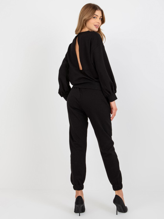 Schwarzes Casual-Set mit freiem Rücken