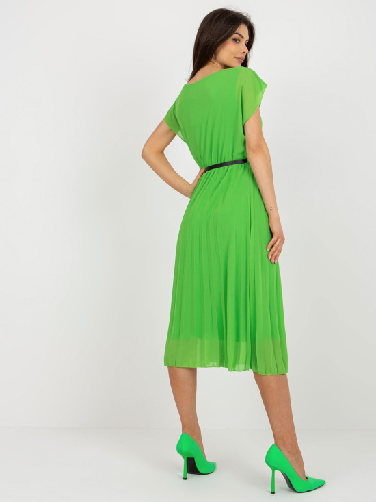 Helle grüne plissierte Viskosekleid