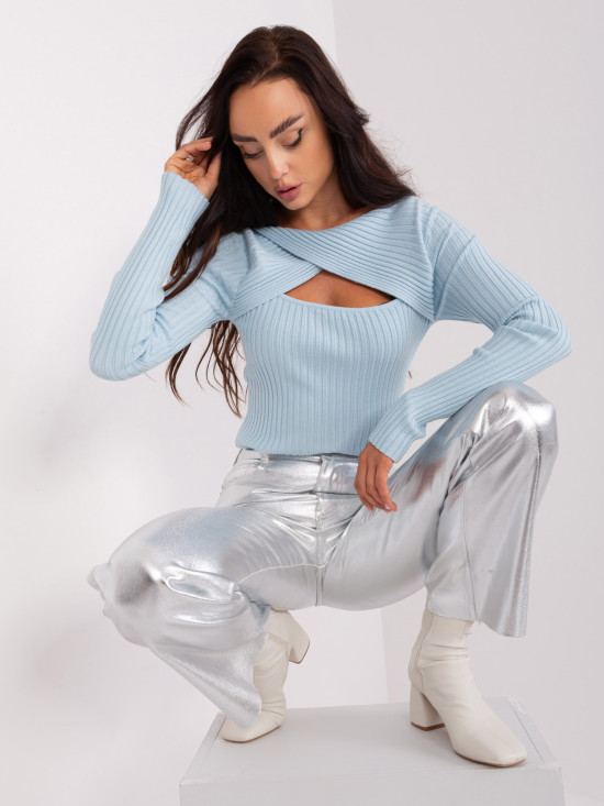 Helles blauer klassischer gerippter Pullover