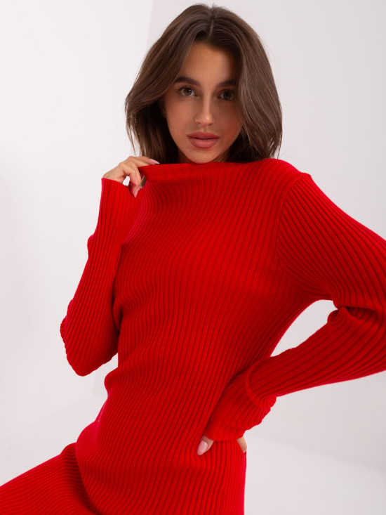 Rotes gestreiftes Strickkleid bis zum Knie