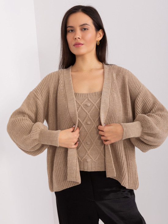 Beiger Komplett mit kurzem Cardigan