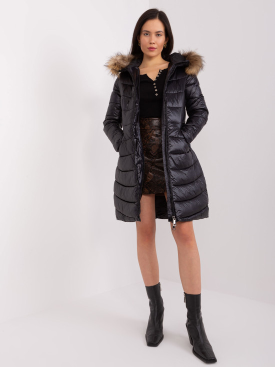 Schwarze Wintersteppjacke mit Fell