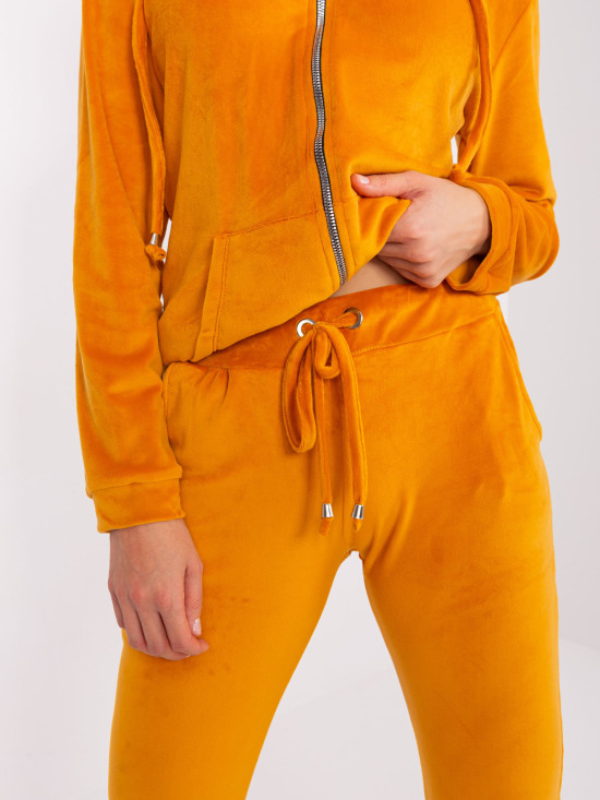 Stylisches Set in Dunkelgelb