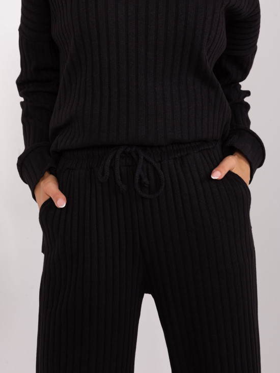 Stylisches schwarzes Set