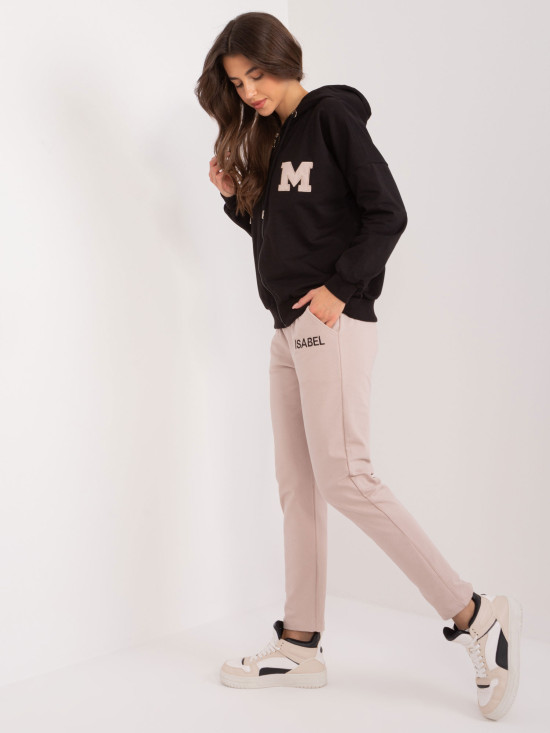 Stylisches schwarzes Set mit Kapuze