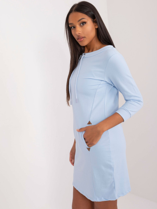 Helle blaue Tunika mit 3/4-Ärmeln