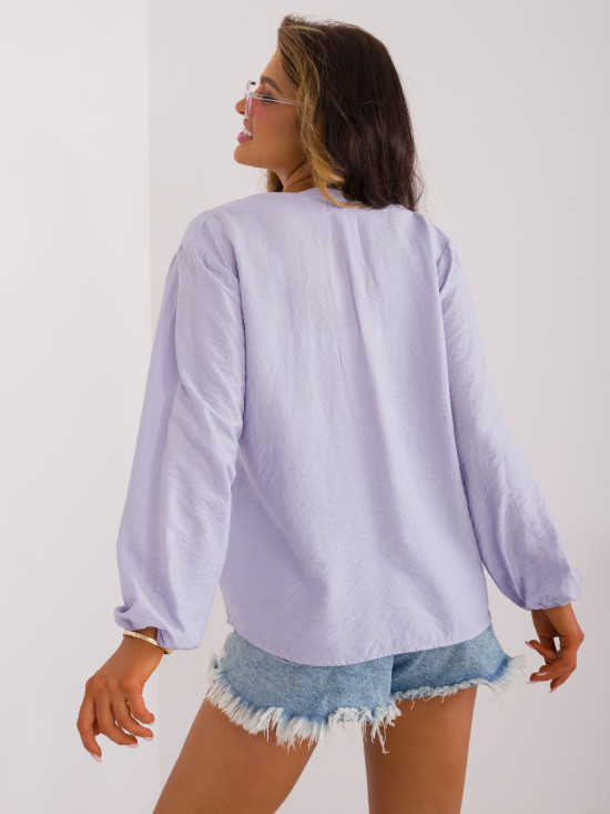 Stilvolle blaue Bluse mit langen Ärmeln