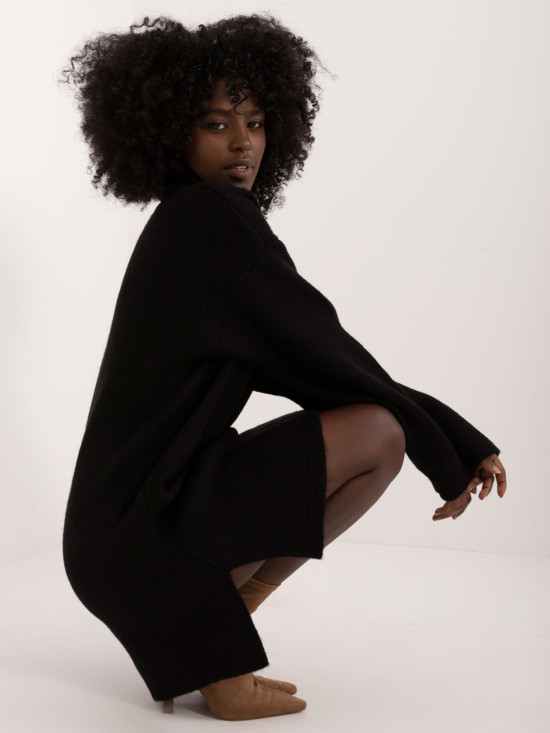 Elegantes schwarzes Mini-Kleid mit langen Ärmeln