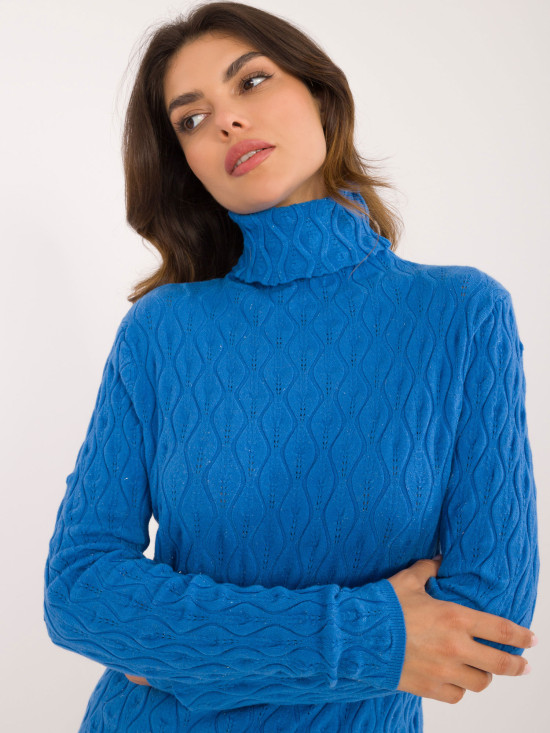 Blauer Pullover mit Rollkragen