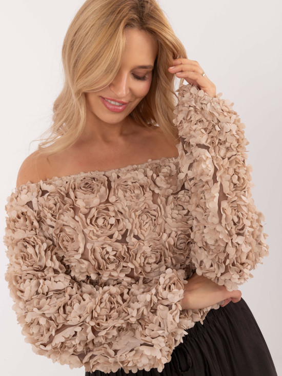 Elegante beige Bluse mit langen Ärmeln