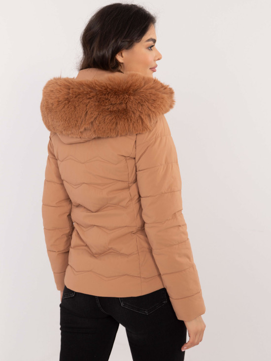 Bequeme Winterjacke mit Kapuze in Camel-Farbe