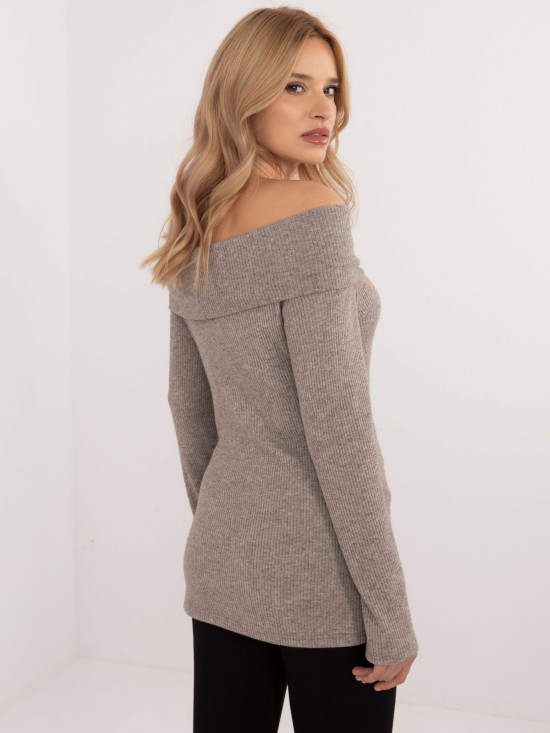 Eleganter beiger Pullover mit langen Ärmeln