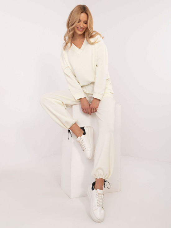 Stylisches Set in Ecru