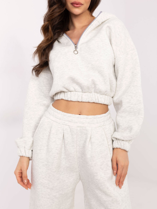 Stylisches Set mit Kapuze in hellgrau