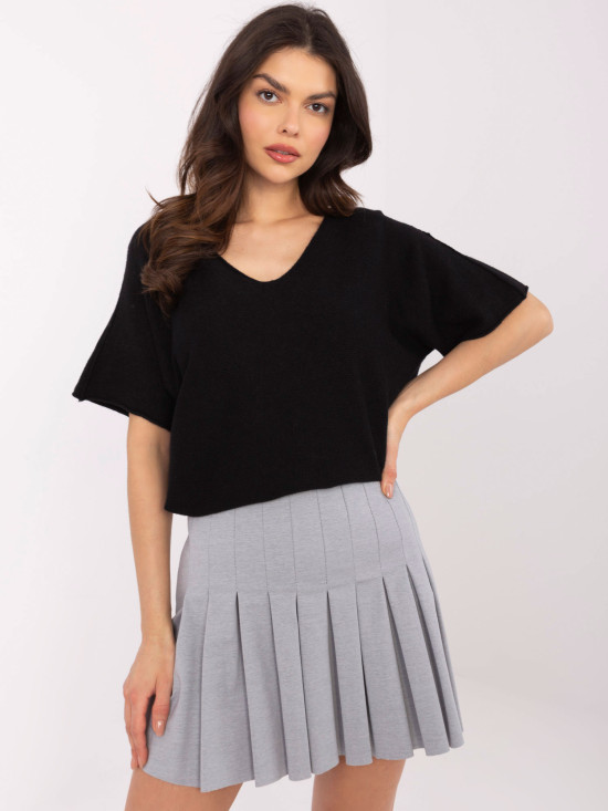 Schwarzer Pullover mit kurzen Ärmeln