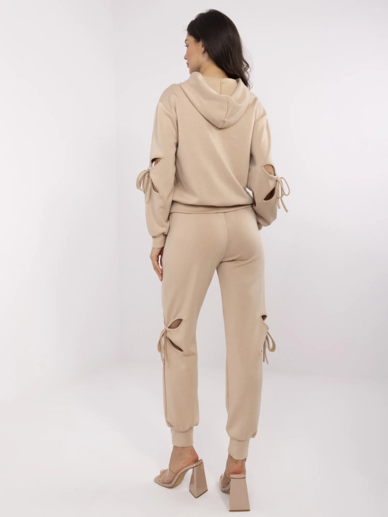 Beige Komplett mit langen Ärmeln