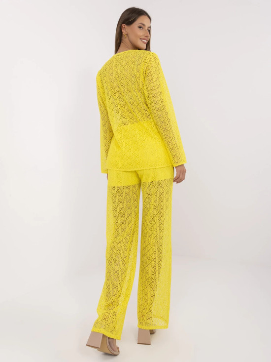 Gelbes Set mit langen Ärmeln