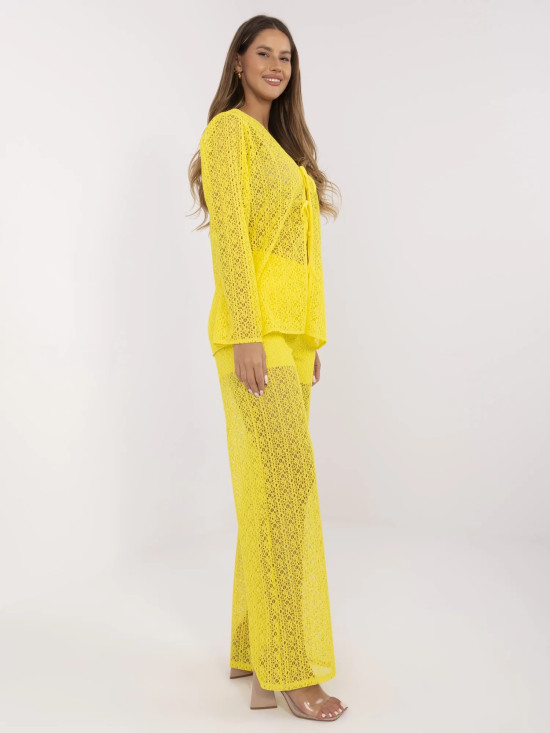 Gelbes Set mit langen Ärmeln