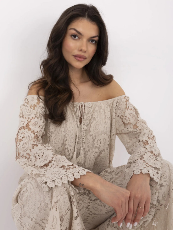 Elegante beige Bluse mit Spitze