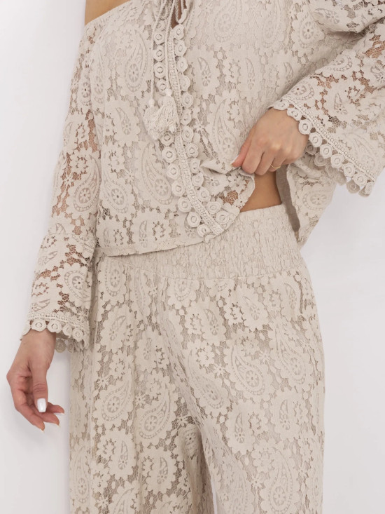 Elegante beige Hose mit Spitze