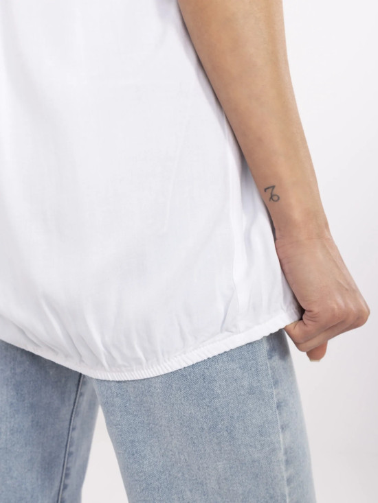 Weiße Bluse mit V-Ausschnitt