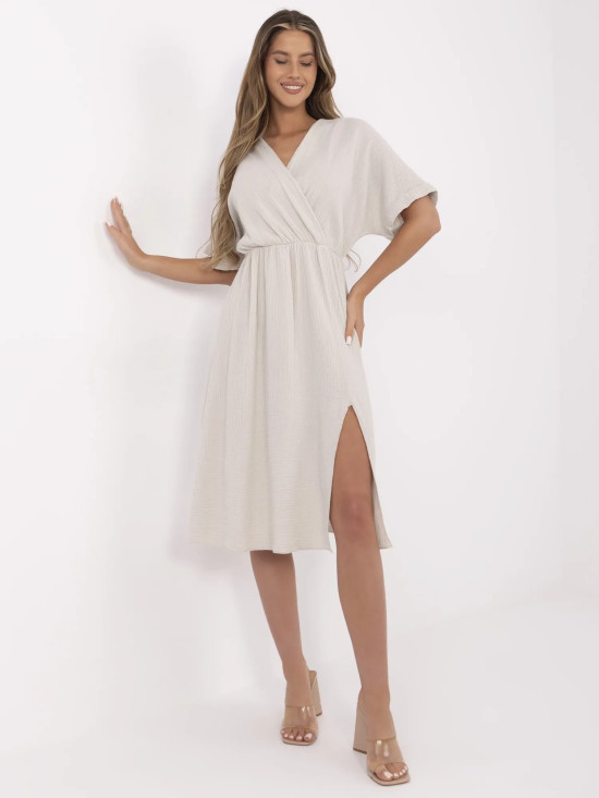 Beige ausgestellte Kleid