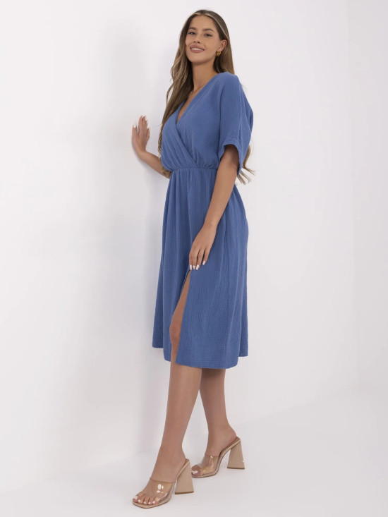 Ausgestellte blaue Kleid