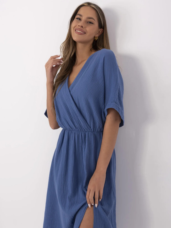 Ausgestellte blaue Kleid