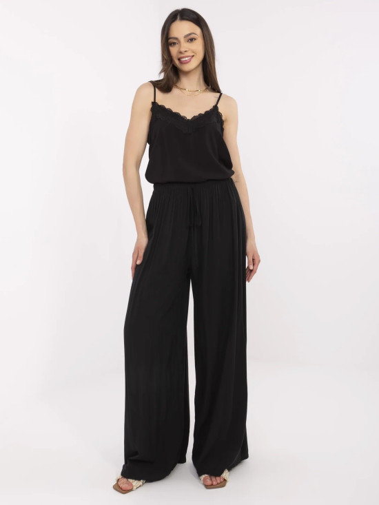 Stylische schwarze Hose mit hohem Bund