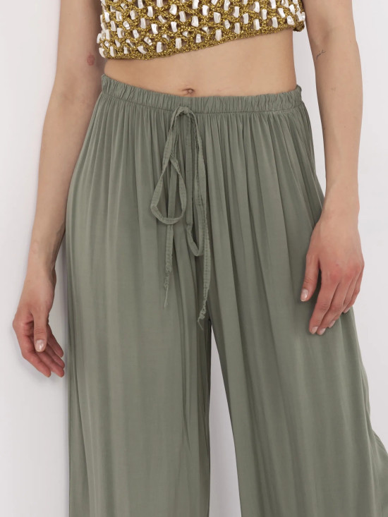 Stylische khaki Hose mit hohem Bund