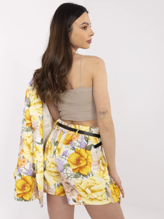 Eleganter gelber Komplett mit Blumenmuster