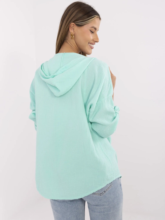 Weiche grüne Bluse mit Kapuze
