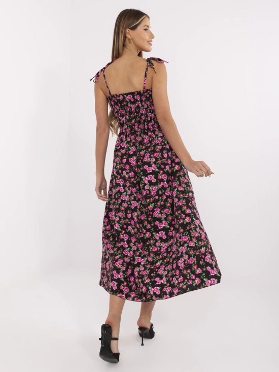 Ausgestellte schwarze Kleid