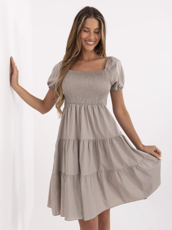 Beige ausgestellte Kleider mit kurzen Ärmeln