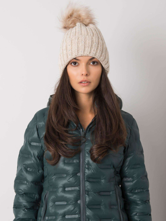 Beige gefütterte Mütze mit Applikationen