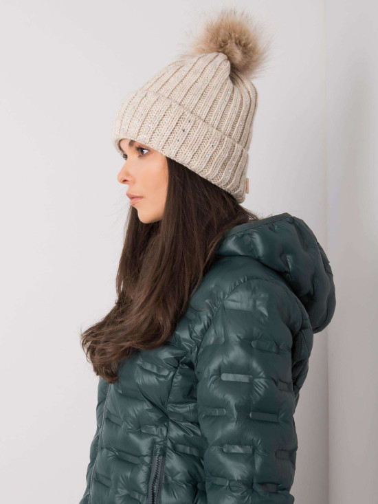 Beige gefütterte Mütze mit Applikationen