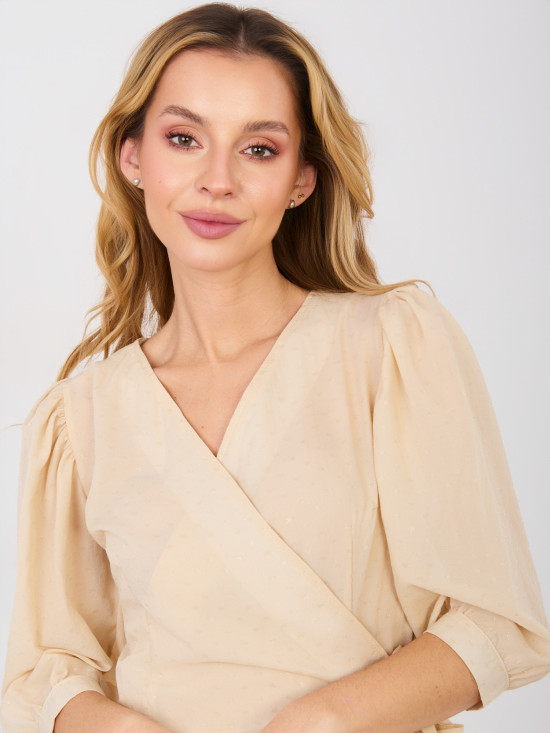 Beiges Wickel-Cocktailkleid mit Applikation