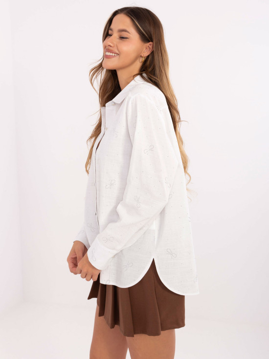Elegantes weißes Hemd mit Applikation