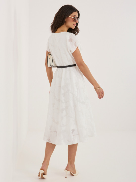 Elegantes weißes Midi-Kleid mit Gürtel
