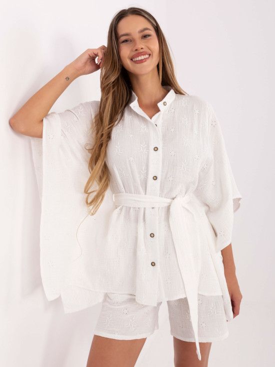 Weißes Set mit 3/4-Ärmeln und Shorts